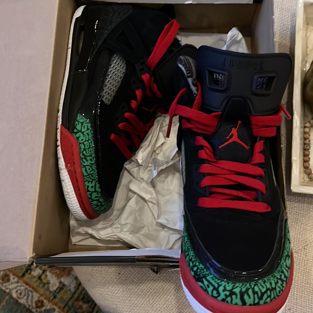 Jordan spizike 5.5Y black w red and green. MINT CONDITION worn 1x....clean!